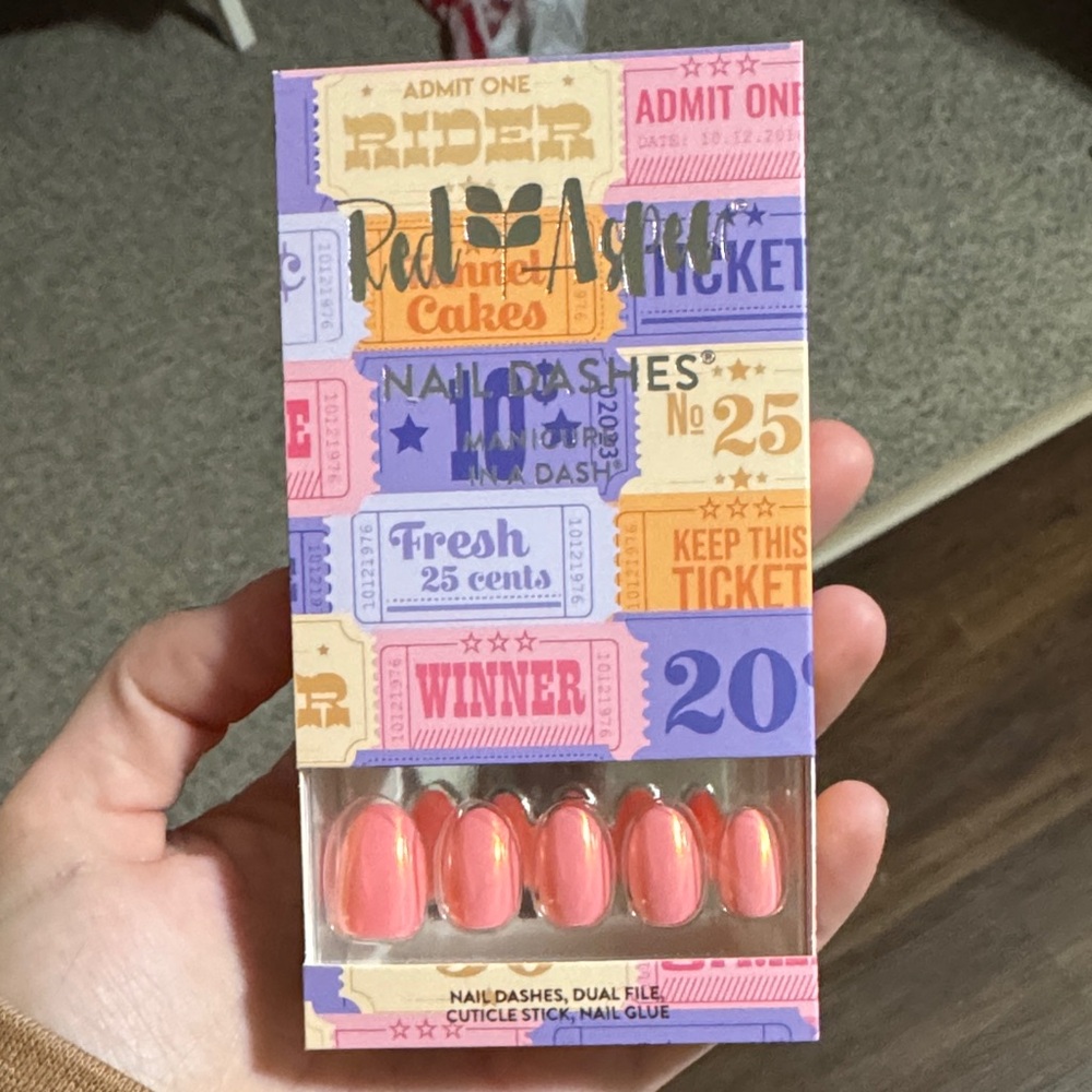 Red Aspen Nail Dashes - Step Right up Sable